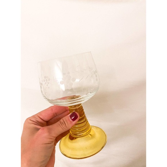 Four Vintage Amber Stem Etched Glass Roemer Wine Glasses - Picture 4 of 4